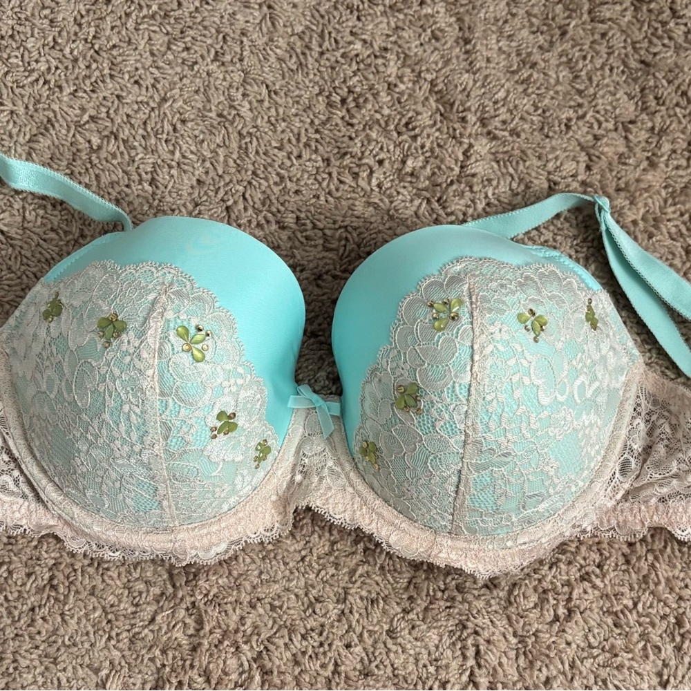NEW Victoria's Secret Lace Bra in Light Blue and Cream